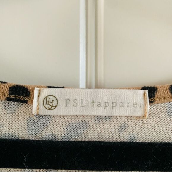 Animal Print Oversized Knee Length Flowy Ruffle Sleeve Knit V Neck Dress | Small - Picture 3 of 6